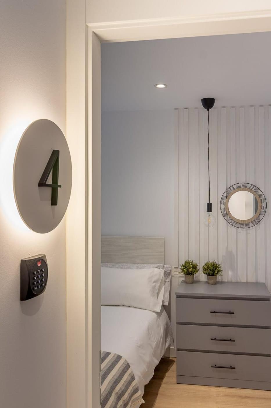 Room4You By Asturias Holidays Oviedo Esterno foto